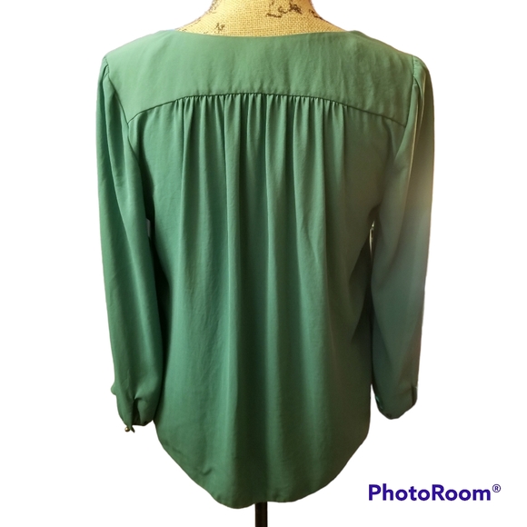 Maeve by Anthropologie Green Ruffle Blouse - Size 8 - Picture 4 of 16